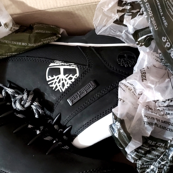NEW Timberland hiking boots! ๐ - Picture 6 of 10